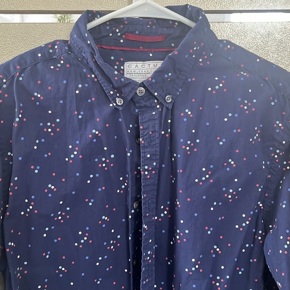 Button down - Picture 3 of 3